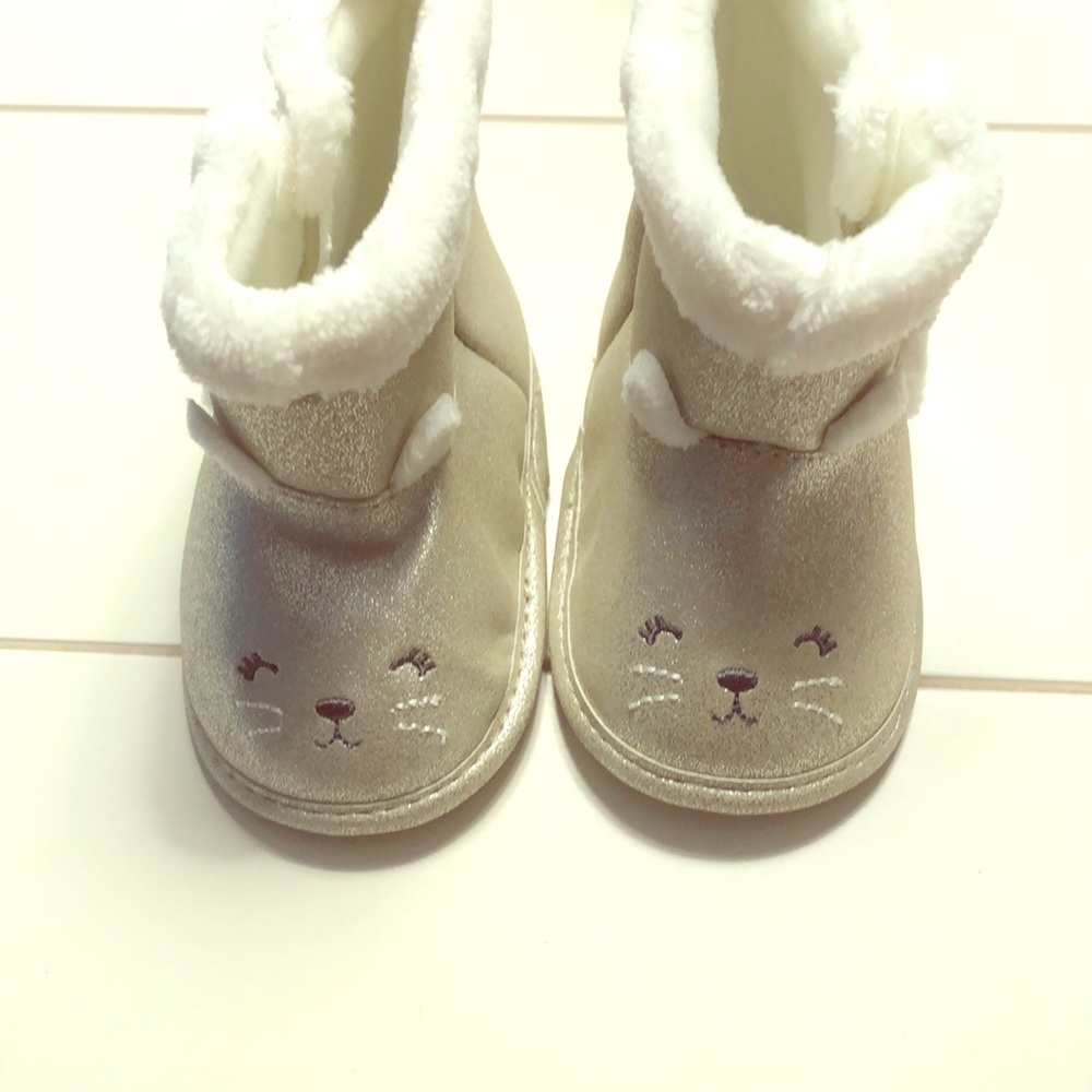 🌟 3 for $25 🌟 Carter’s NWOT Silver kitty boots